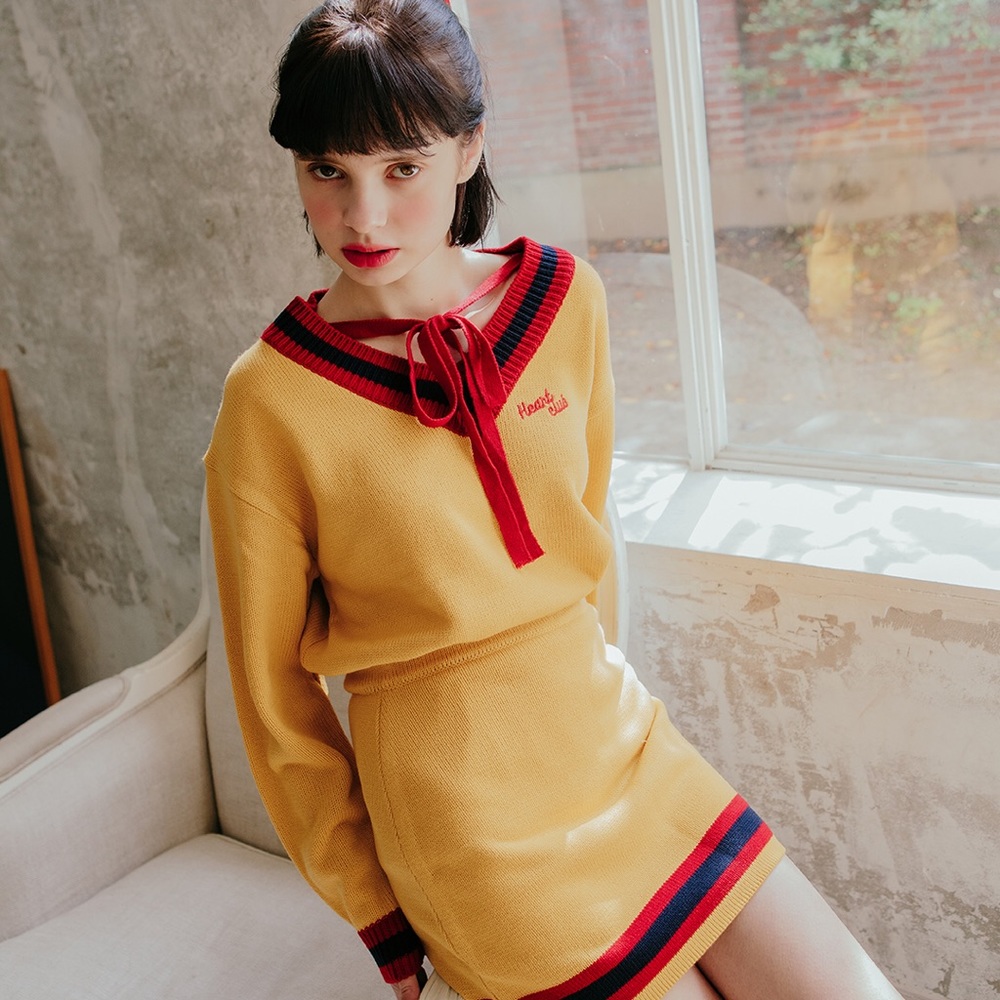 MIXXMIX HEART CLUB Ribbon Tie Contrast V-Neck Knit Top Sweater